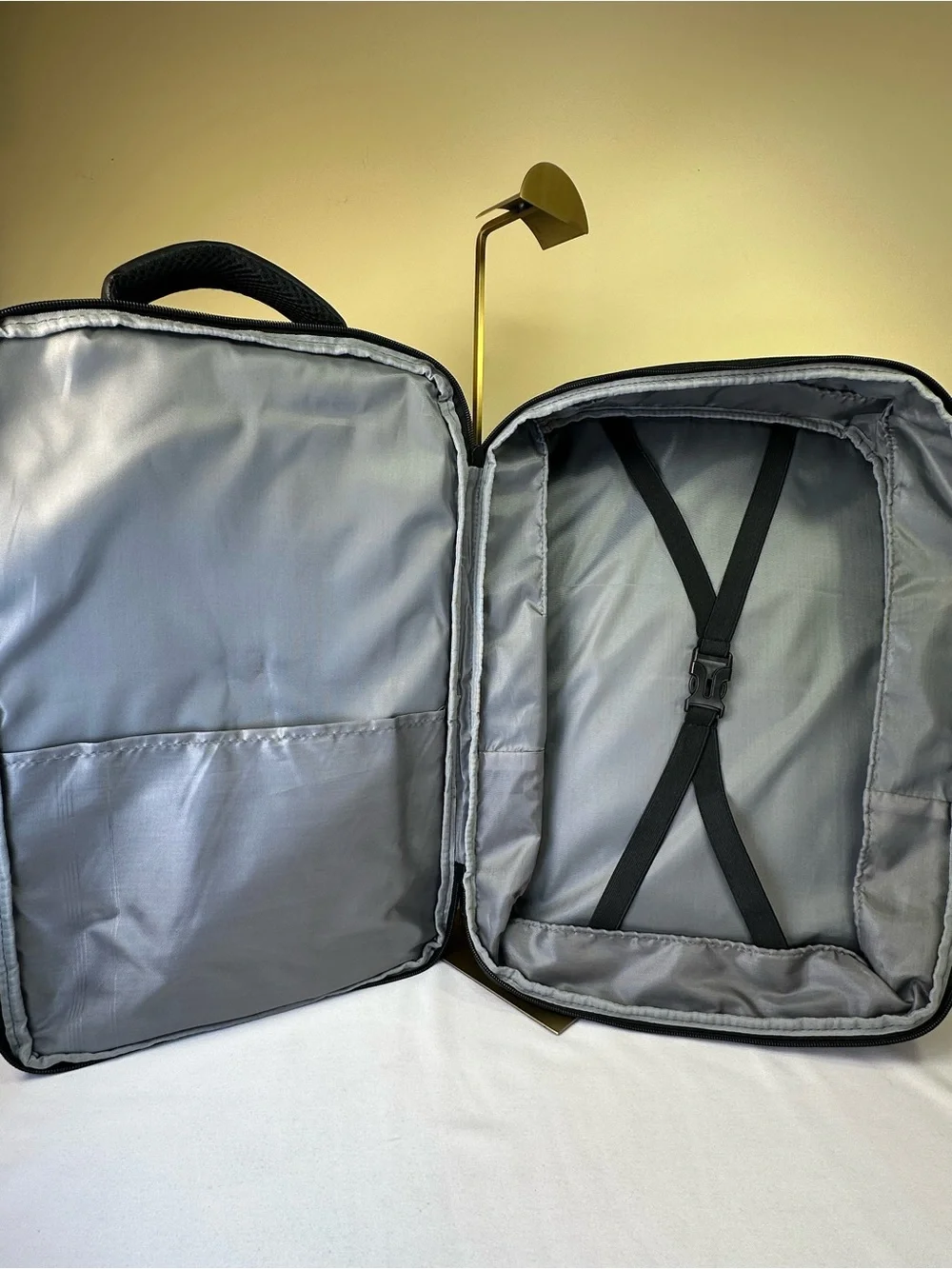 Primo Weekender Laptop 30L Backpack Black charging port NWT